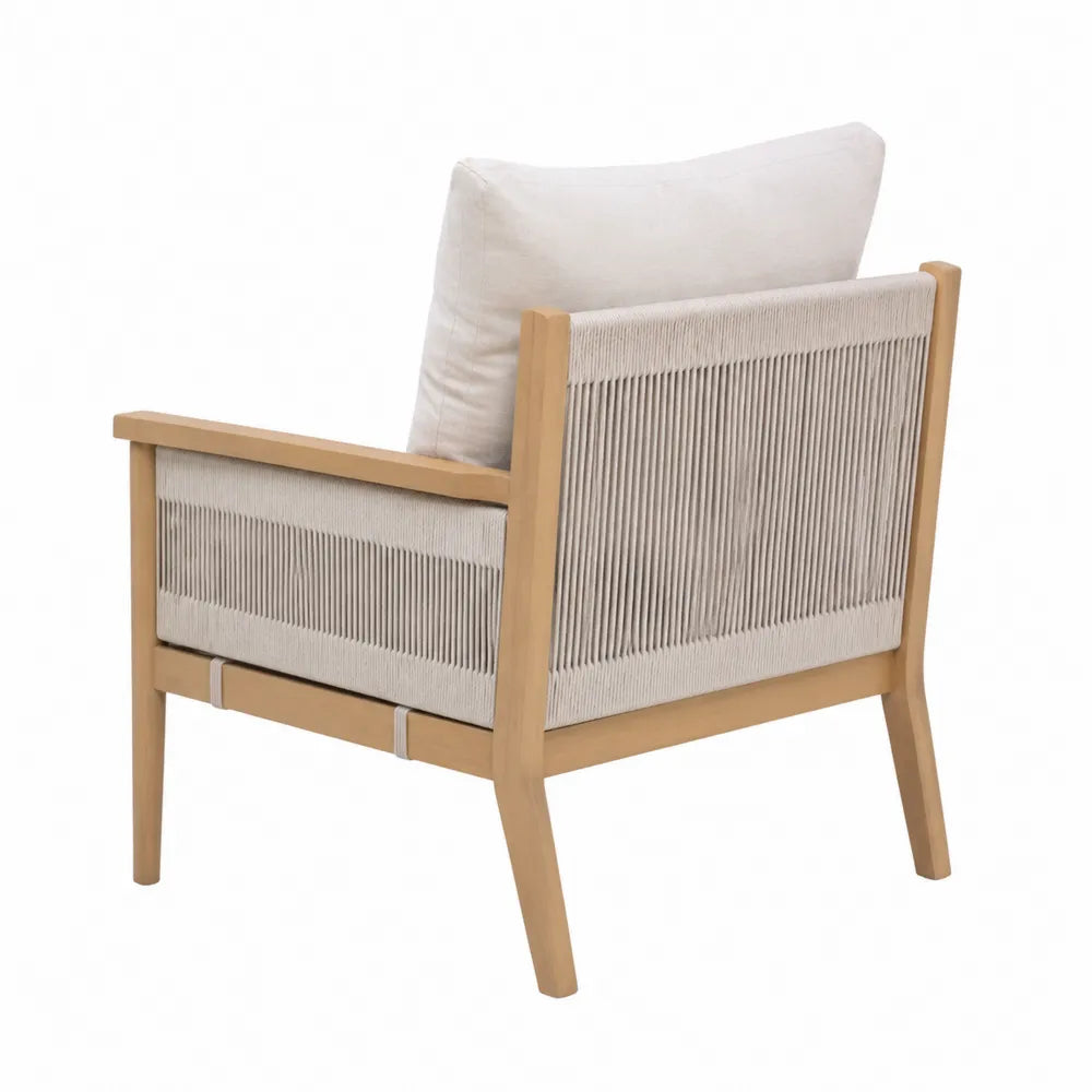 Chaise en bois avec corde et coussin beige